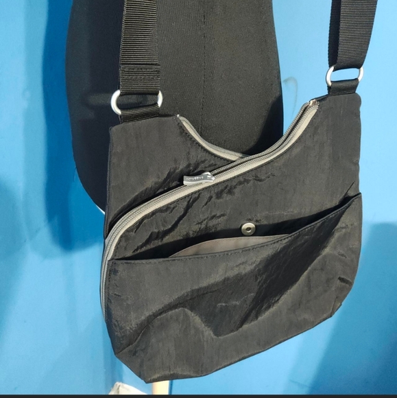Baggallini crossbody black handbag - Picture 4 of 5